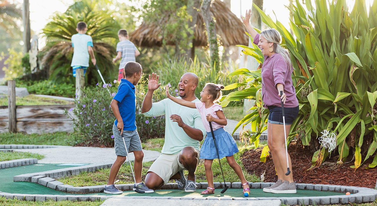 arts-entertainment-putt-putt-destin-regatta-bay-081021-min