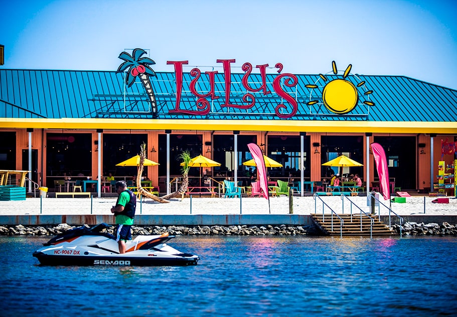 marina-lulus-water-view-destin-florida-081221-min